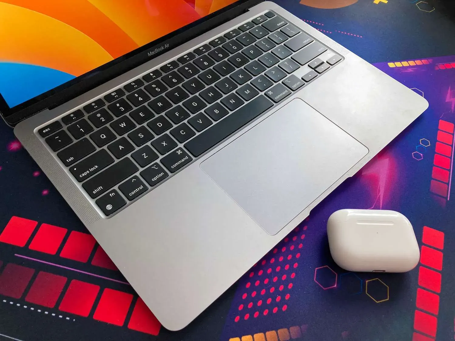 MacBook Air でキーボードの明るさを調整する方法